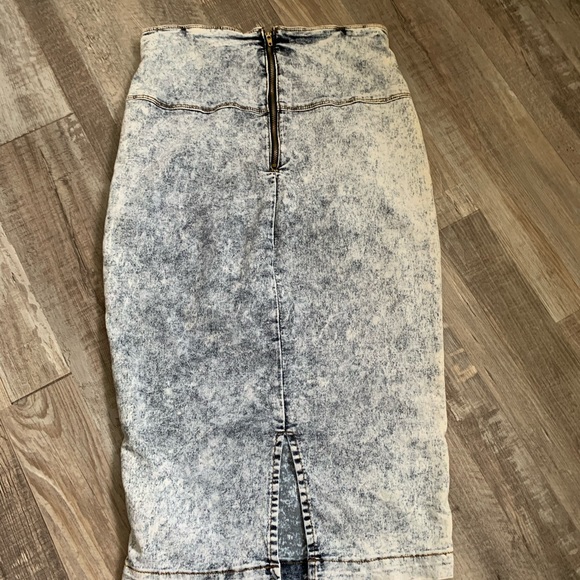 Acid Wash Pencil Skirt 🧼 - Picture 2 of 3